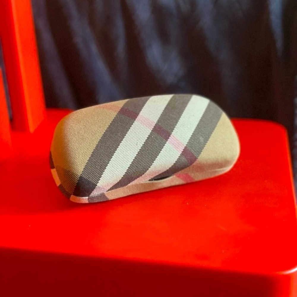 Burberry Nova Check Sunglasses Case 🌞 🕶 - Picture 2 of 6